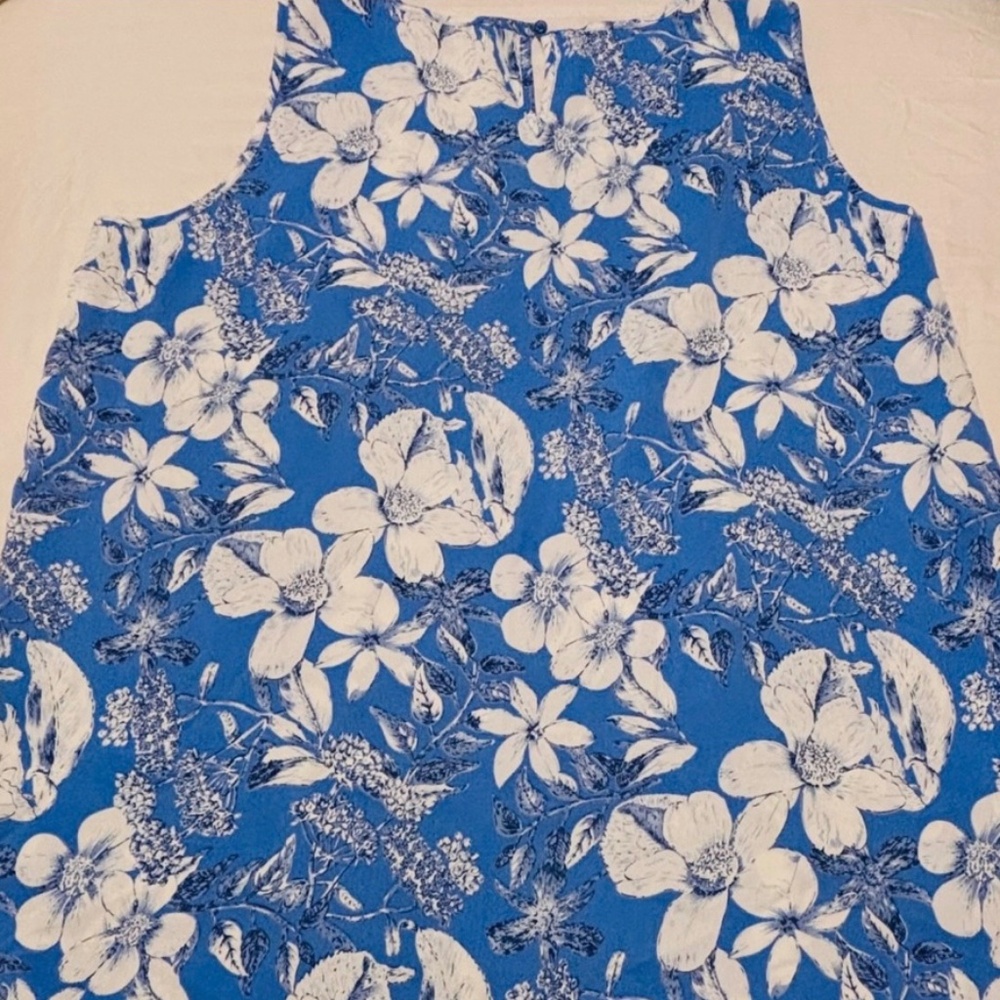 Women’s Sleeveless Top Blue/White Sz Large Scoop Neckline - Picture 3 of 10